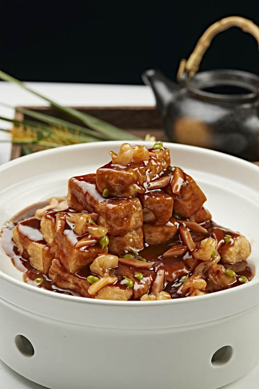 砂锅卤汁花蛤肉烧油煎豆腐图片