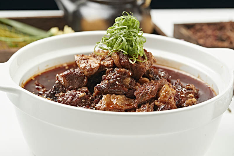 砂锅红油香辣烧牛腩图片