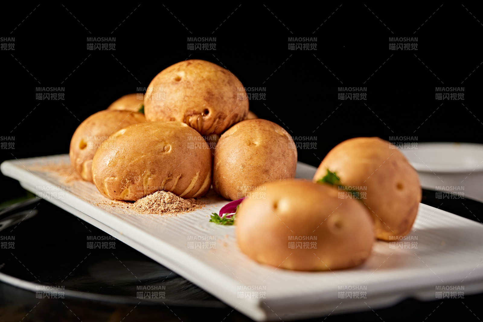 仿真杂粮土豆造型酱肉包图片