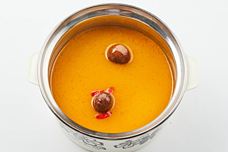 滋补酸汤枸杞桂圆火锅汤底图片