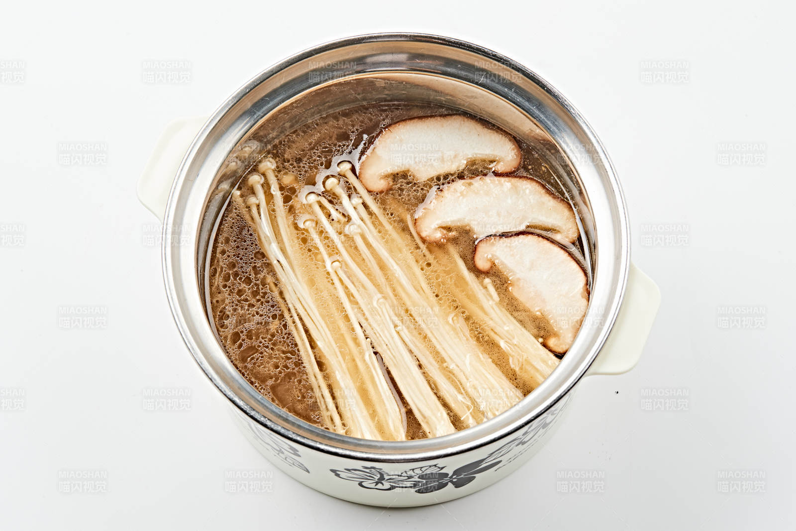 滋补养生山珍菌杂菌火锅汤底图片