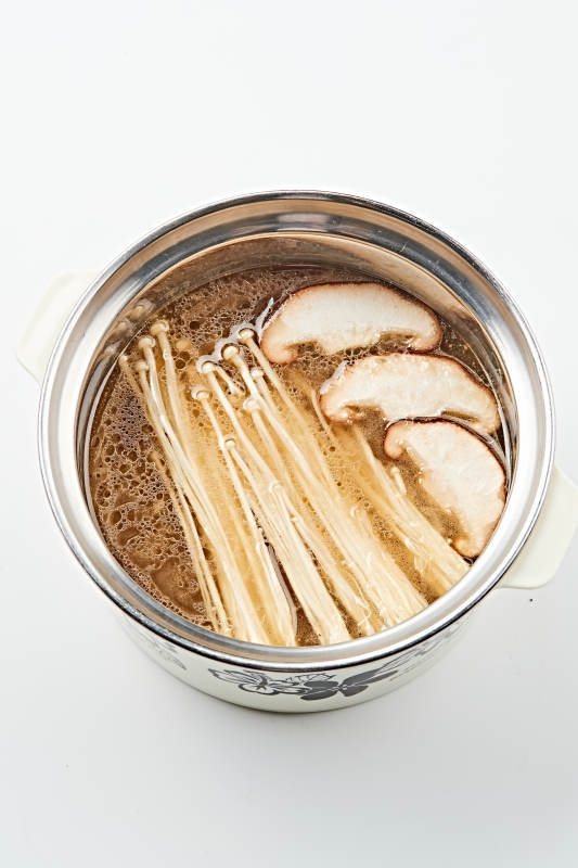 滋补养生山珍菌杂菌火锅汤底图片