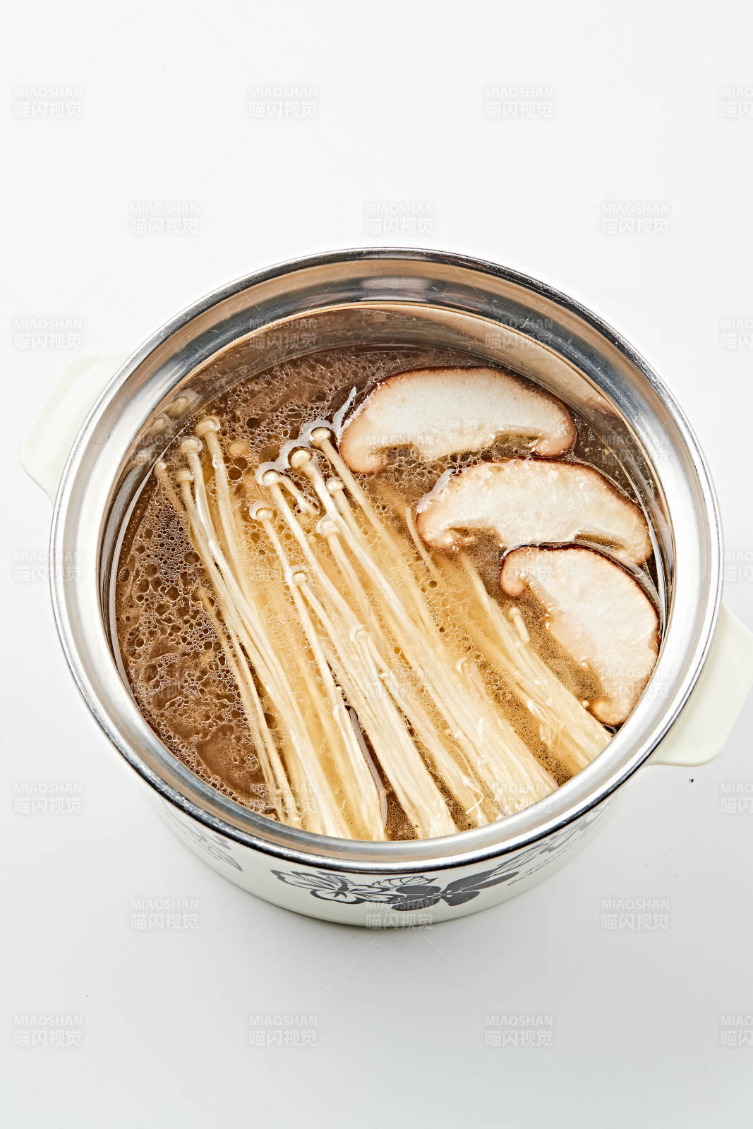 滋补养生山珍菌杂菌火锅汤底图片