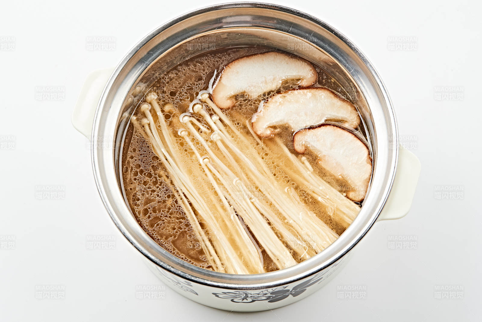 滋补养生山珍菌杂菌火锅汤底图片