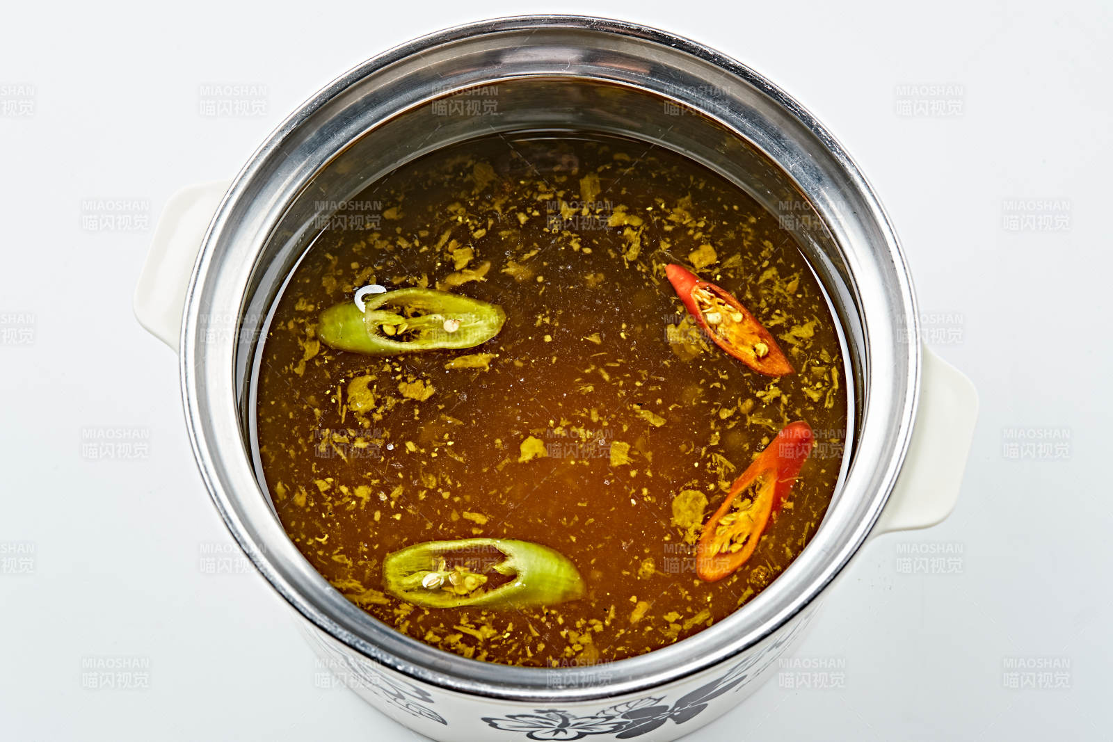麻辣油藤椒鲜辣火锅汤底图片