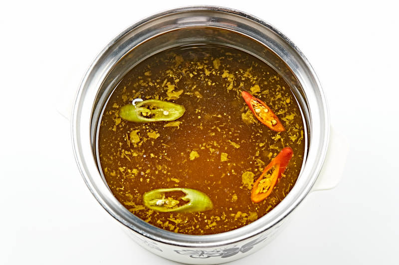 麻辣油藤椒鲜辣火锅汤底图片