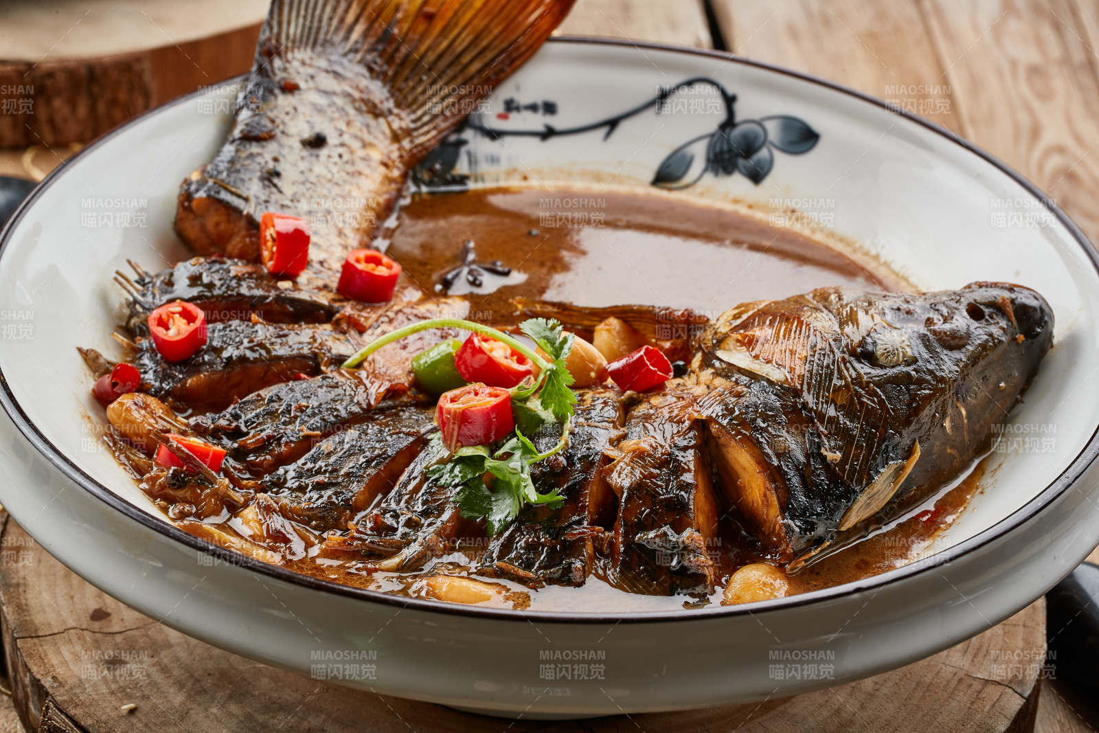 全鱼宴酱香家常炖鱼图片
