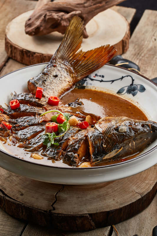 全鱼宴酱香家常炖鱼图片