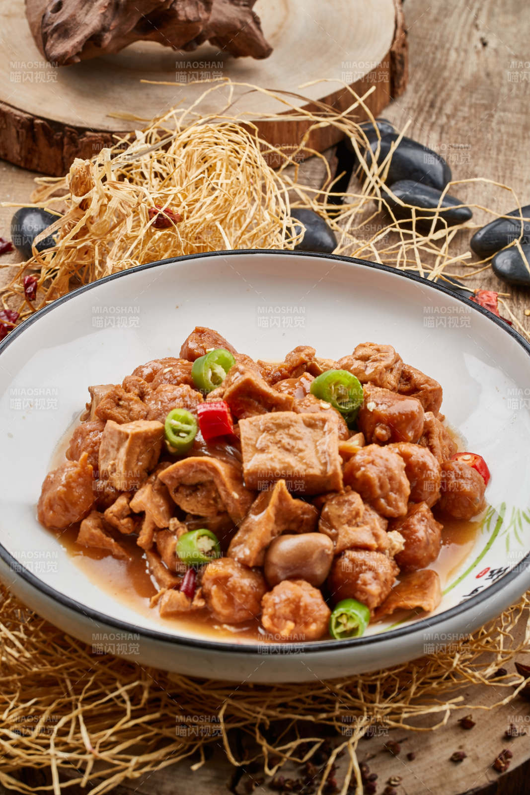 全鱼宴豆腐筋炖鱼丸图片