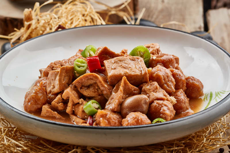 全鱼宴豆腐筋炖鱼丸图片