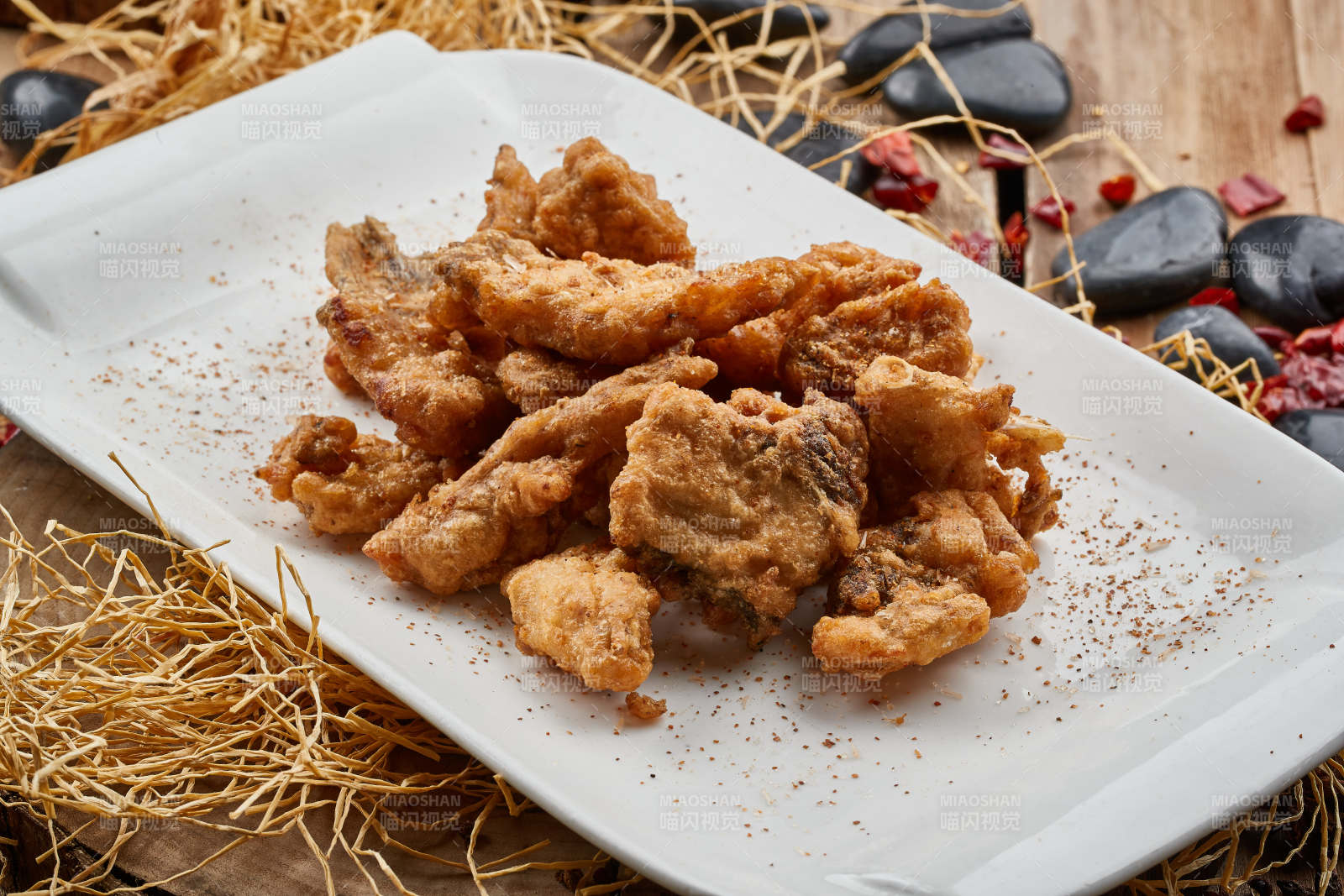 全鱼宴炸鱼骨图片