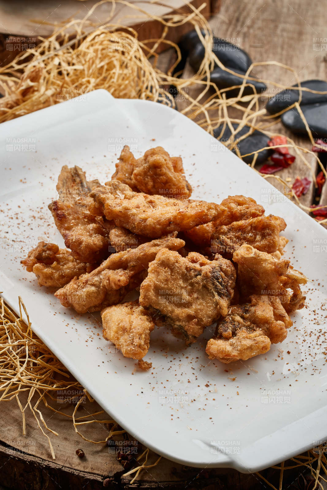 全鱼宴炸鱼骨图片