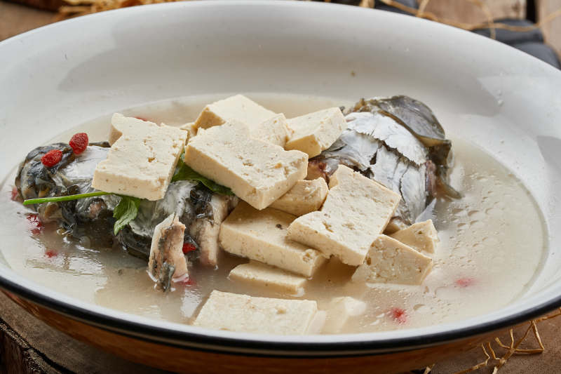 全鱼宴鱼头炖豆腐图片