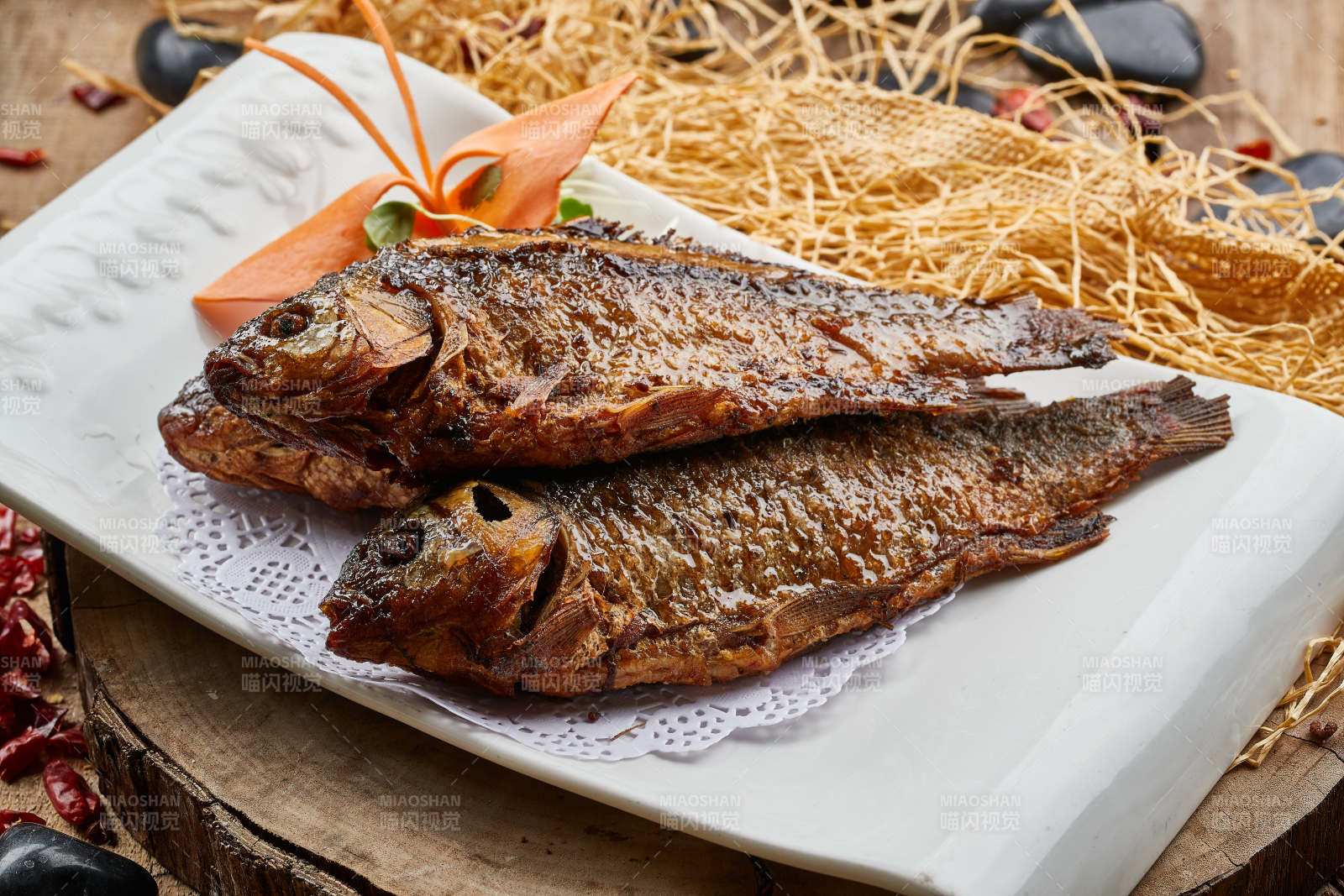 全鱼宴香酥炖鲫鱼图片