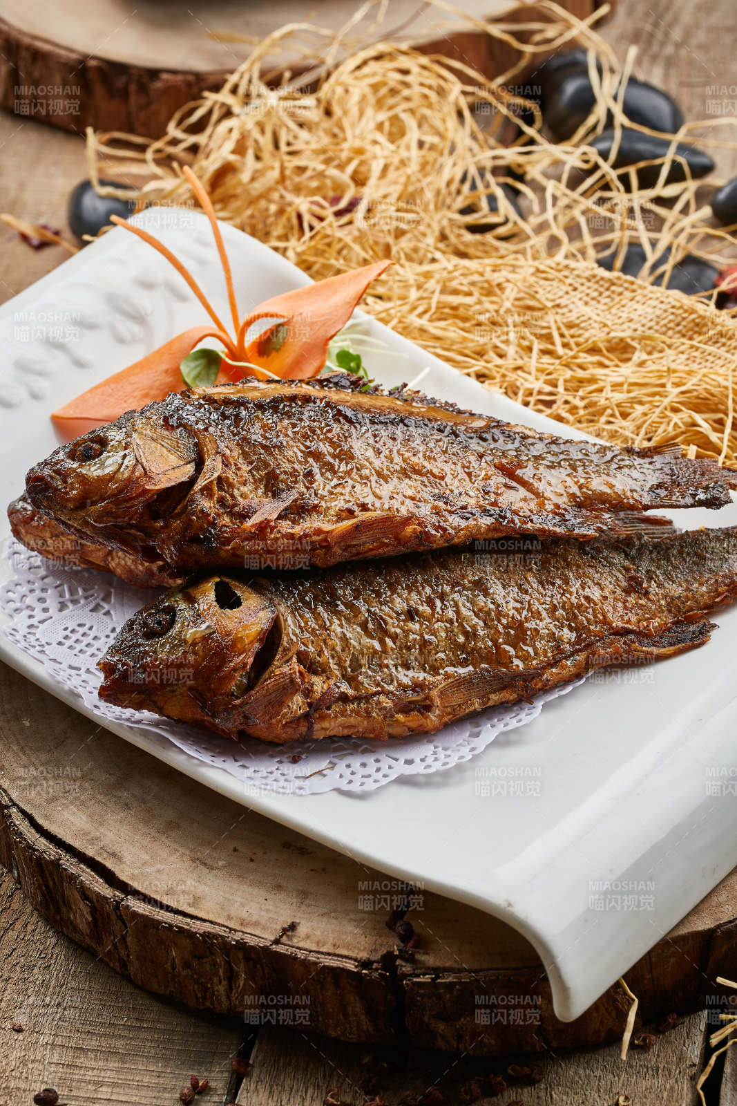 全鱼宴香酥炖鲫鱼图片