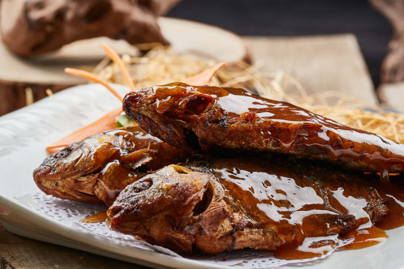 全鱼宴香酥炖鲫鱼图片