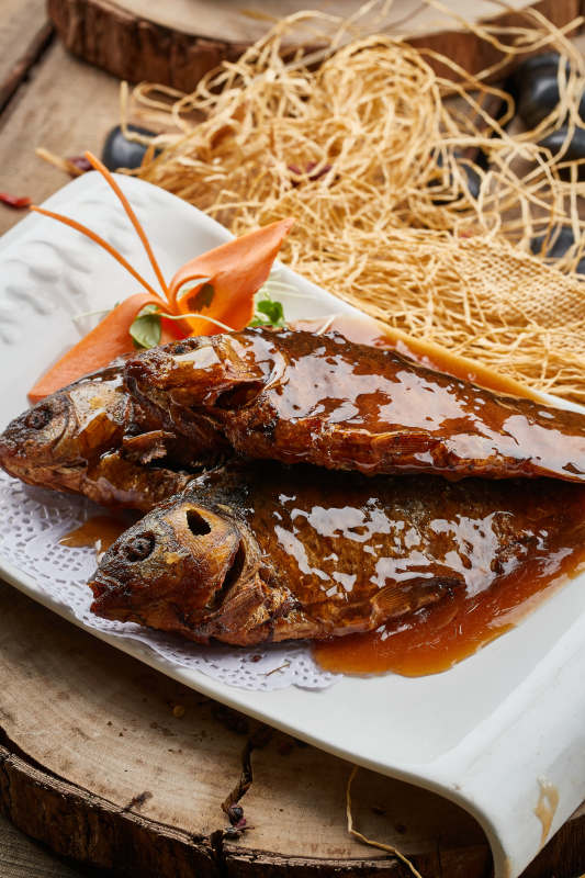 全鱼宴香酥炖鲫鱼图片