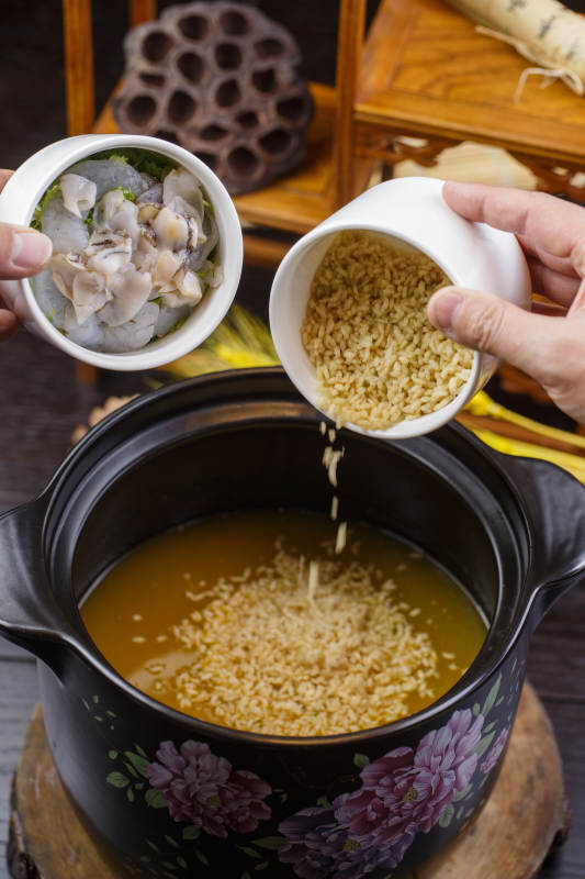 养生薏米海鲜粥图片