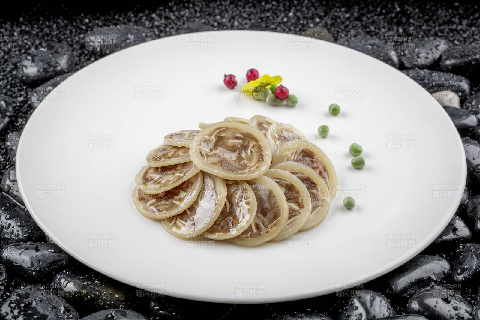 圆形磁盘装的鱿鱼酿猪耳图片