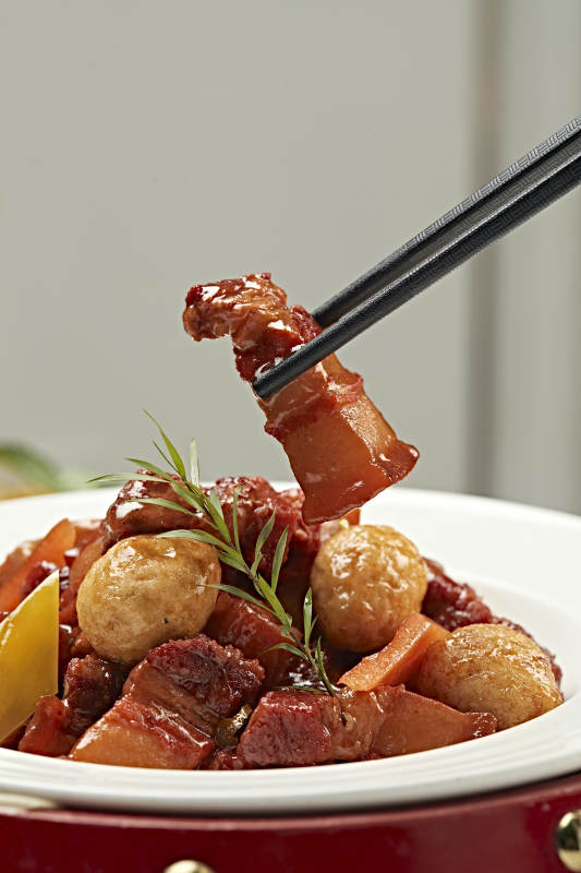 红烧肉炖虎皮鹌鹑蛋图片