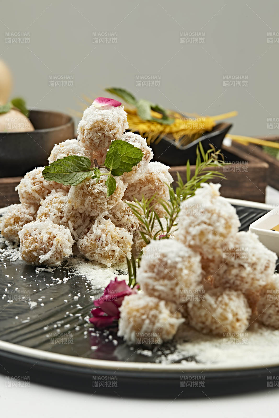 糖霜拖面焦炸鲜茄子图片