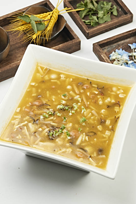 酸辣杂菌豆腐牛骨髓汤图片