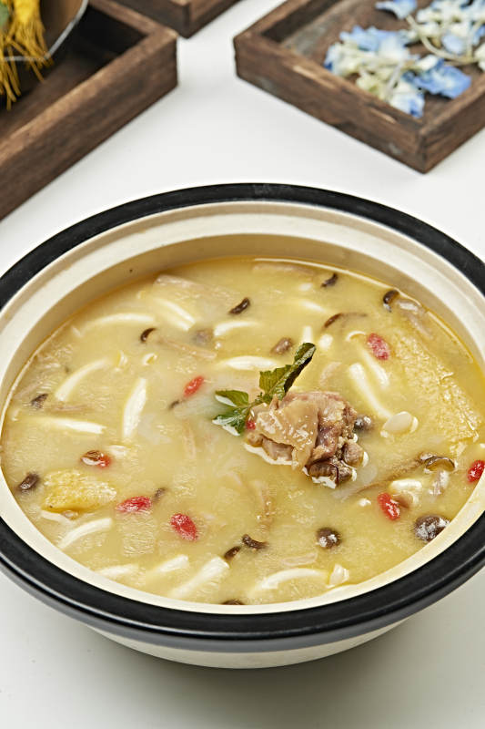 浓汤竹荪杂菌炖柴鸡块图片