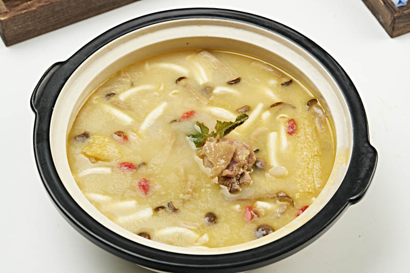 浓汤竹荪杂菌炖柴鸡块图片