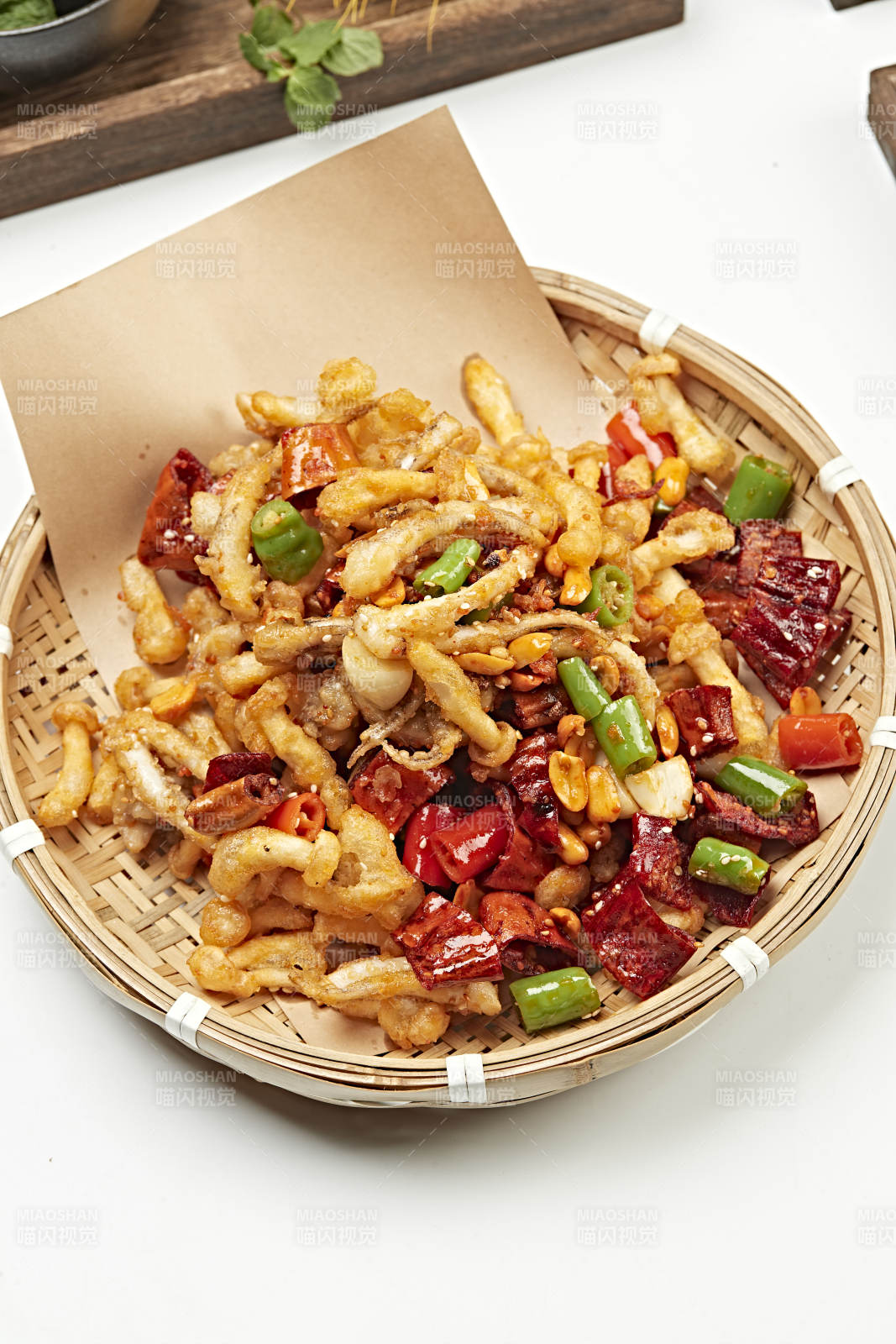 香辣酥炸鱿鱼须海鲜菇图片