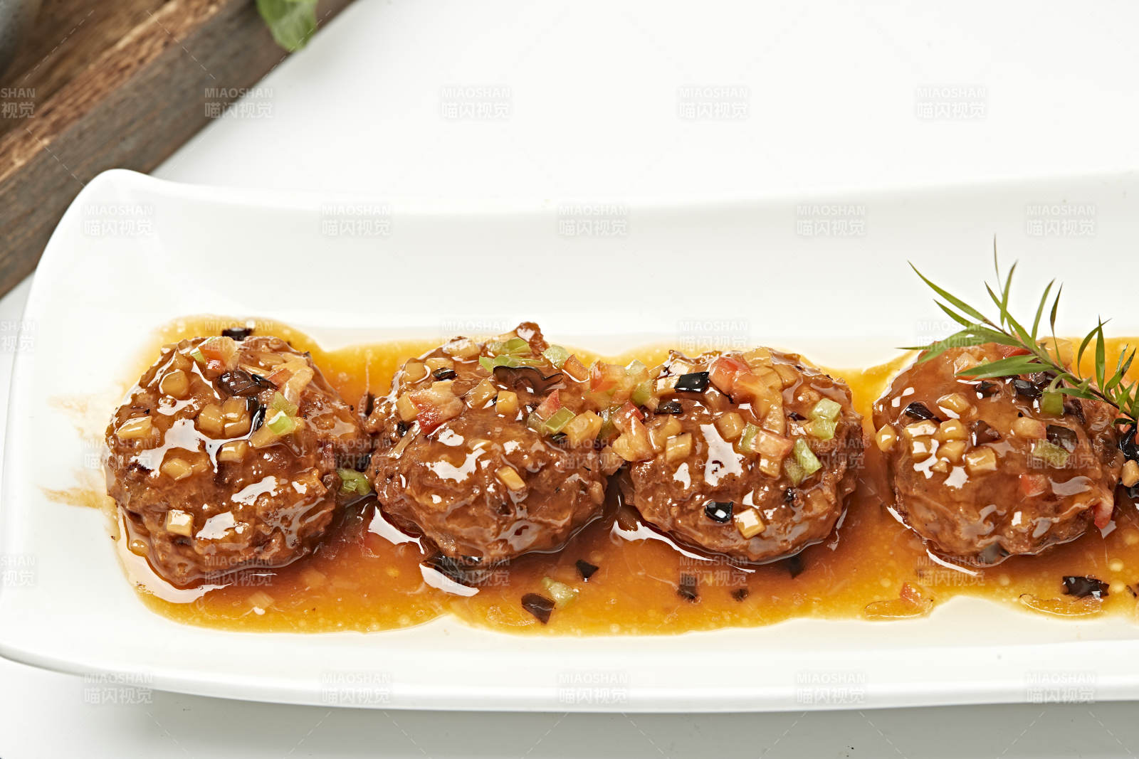 浇汁南煎丸子图片