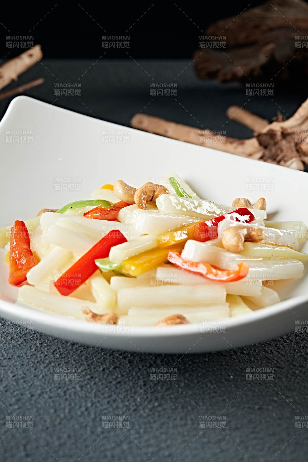 小炒果仁腰果彩椒芥兰笋图片