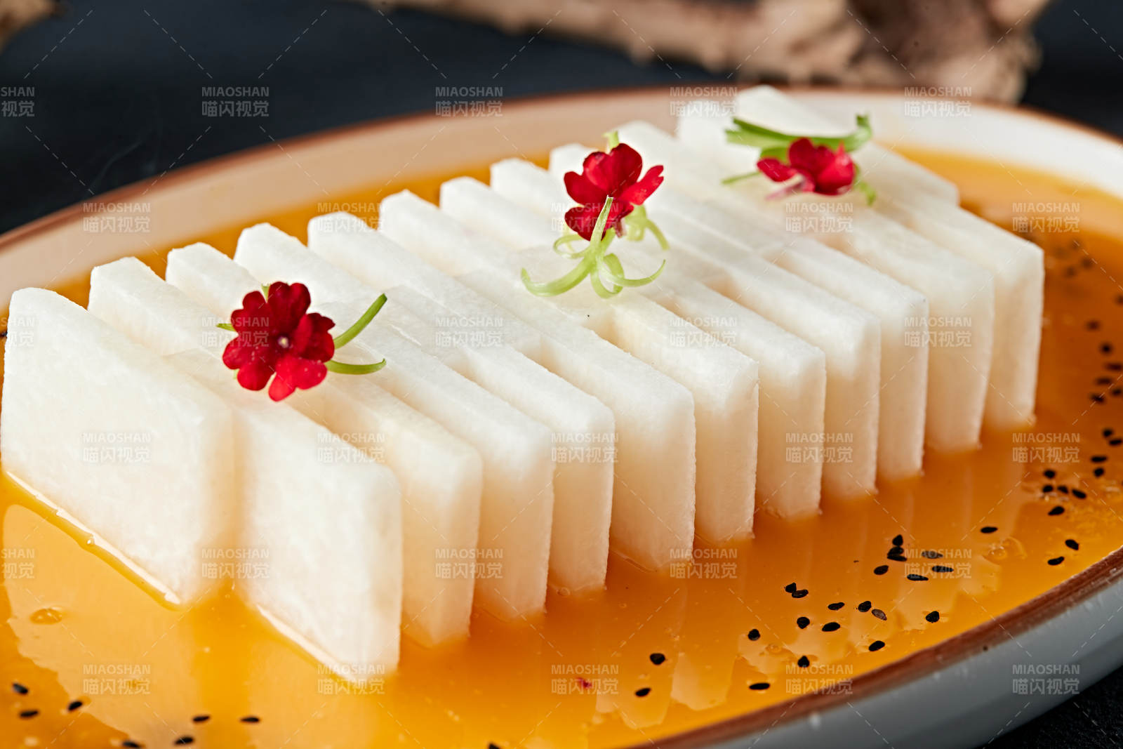 百香果汁配鲜切凉薯图片