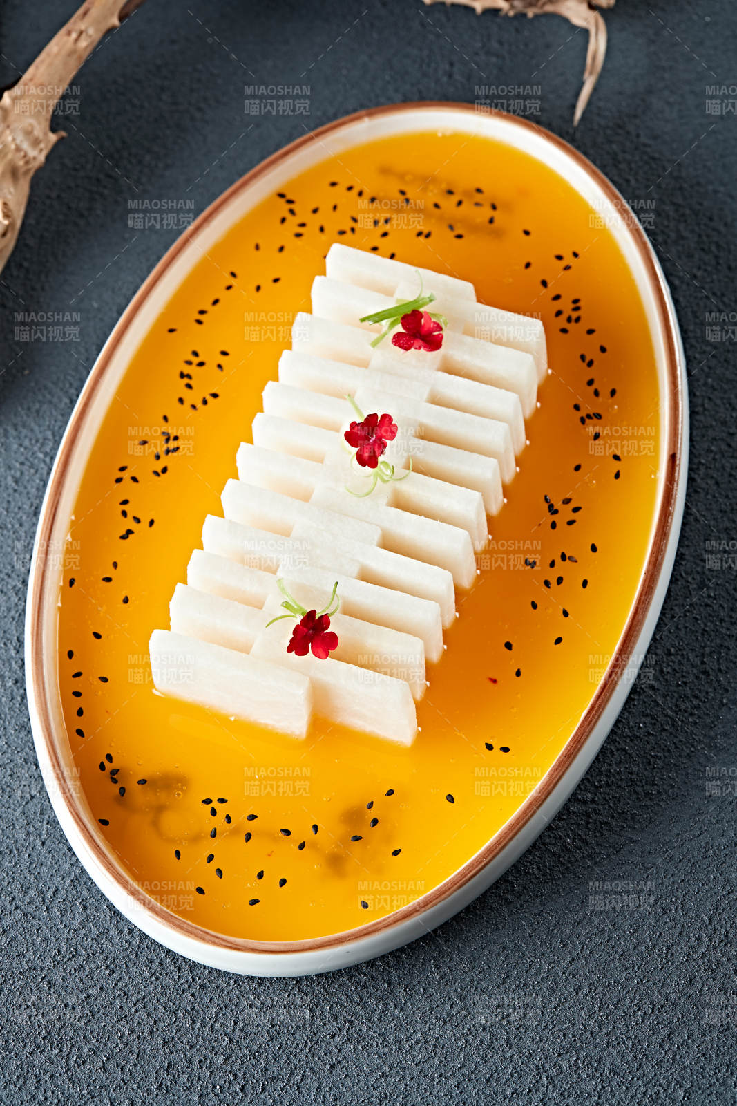 百香果汁配鲜切凉薯图片