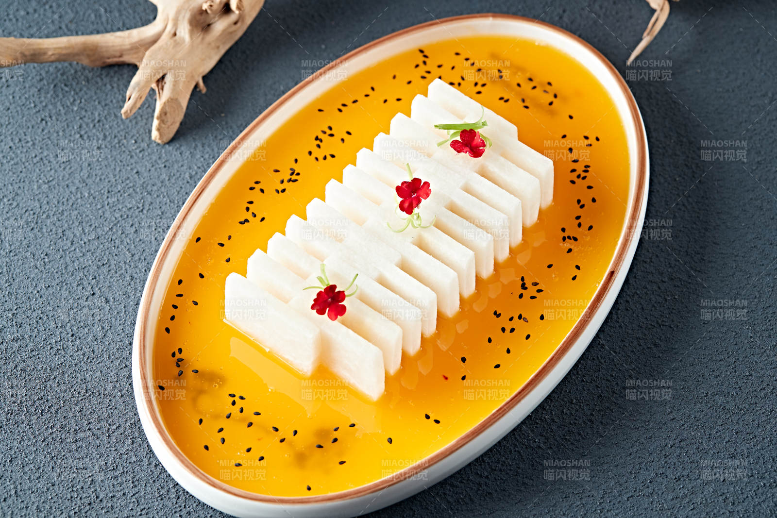 百香果汁配鲜切凉薯图片