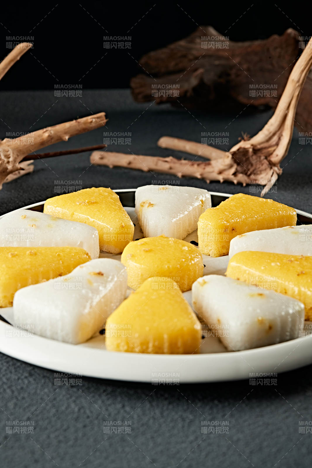 双色小米糯米凉糕图片