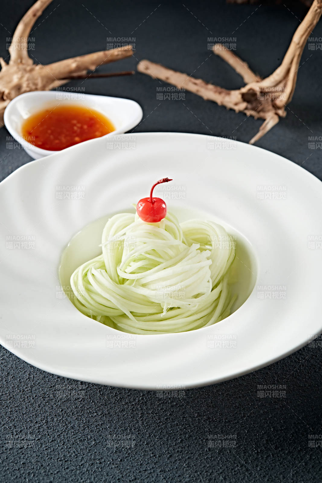 凉拌西芹丝图片