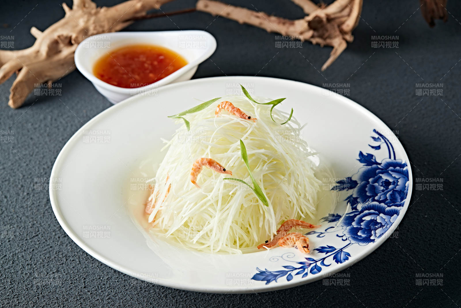 浇汁磷虾干拌芥兰丝图片