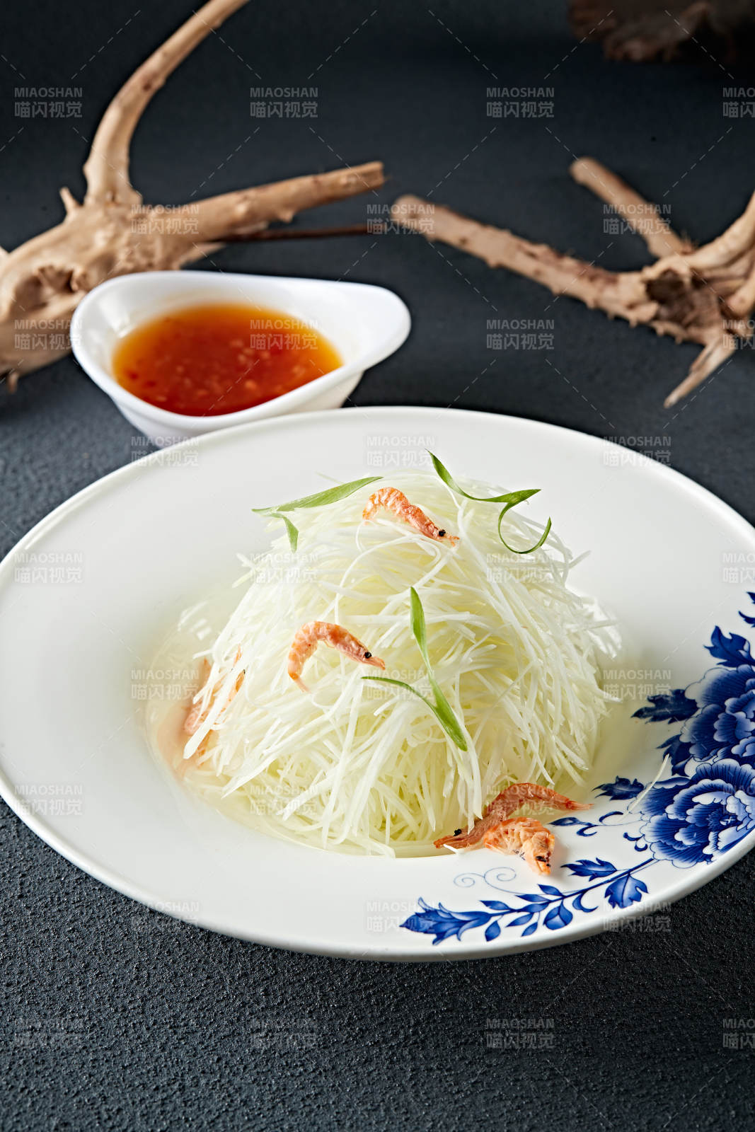 浇汁磷虾干拌芥兰丝图片