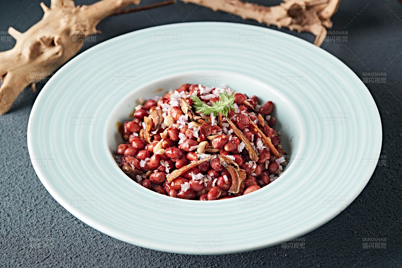 下酒小菜油炸花生拌小鱼干图片