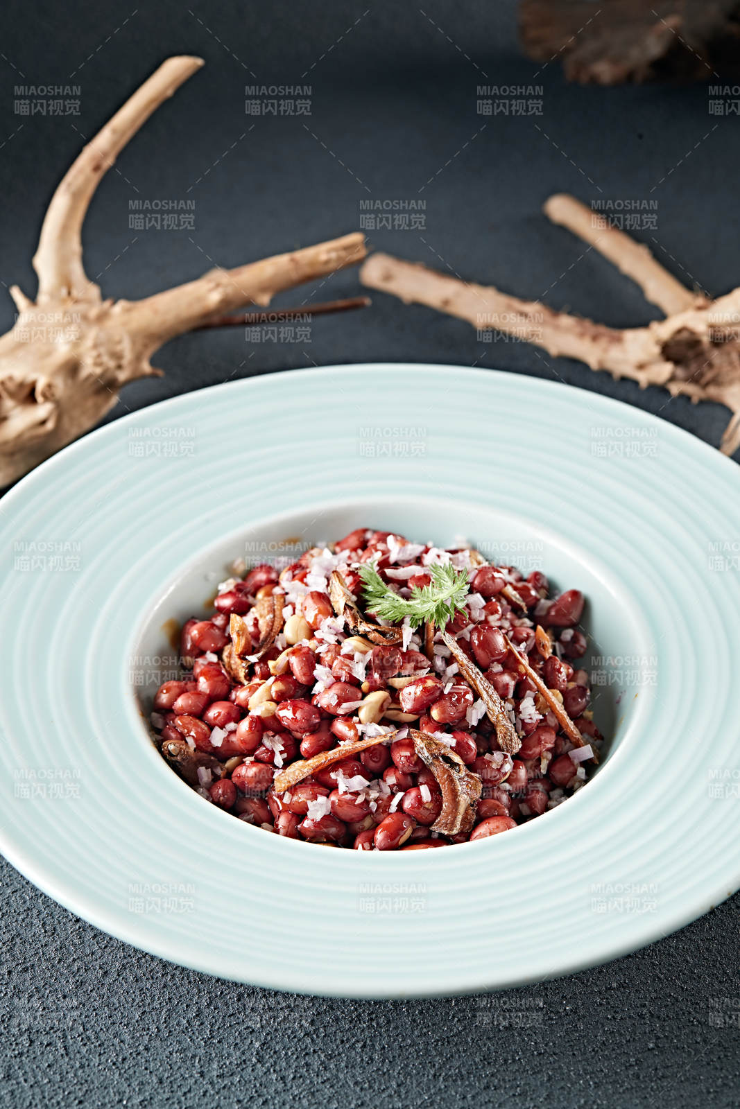 下酒小菜油炸花生拌小鱼干图片