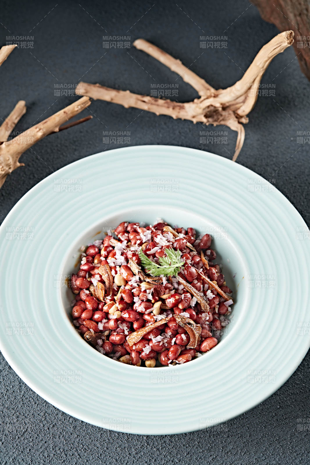 下酒小菜油炸花生拌小鱼干图片