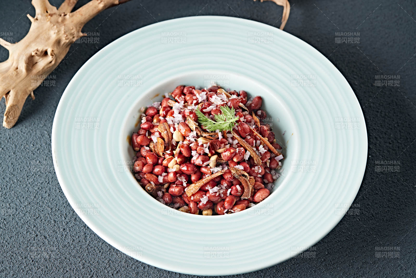 下酒小菜油炸花生拌小鱼干图片