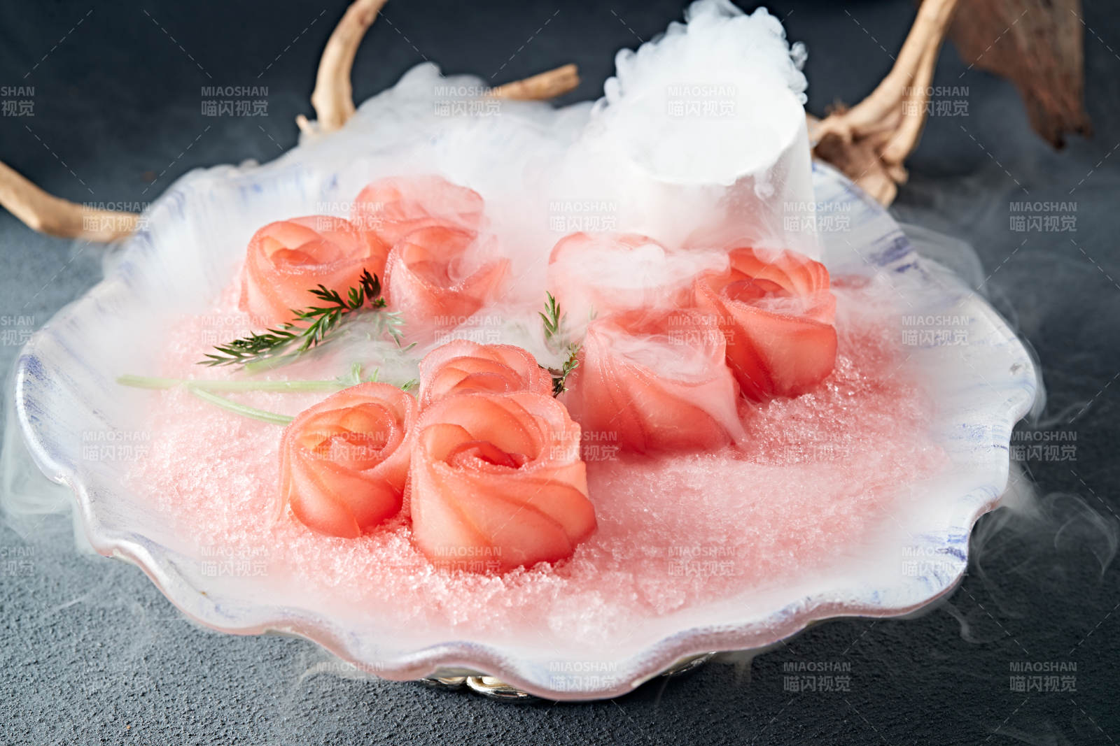 玫瑰三文鱼刺身冷盘图片