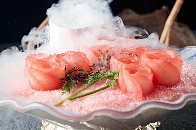 玫瑰三文鱼刺身冷盘图片