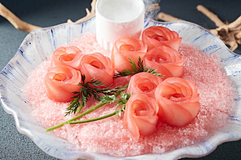 玫瑰三文鱼刺身冷盘图片