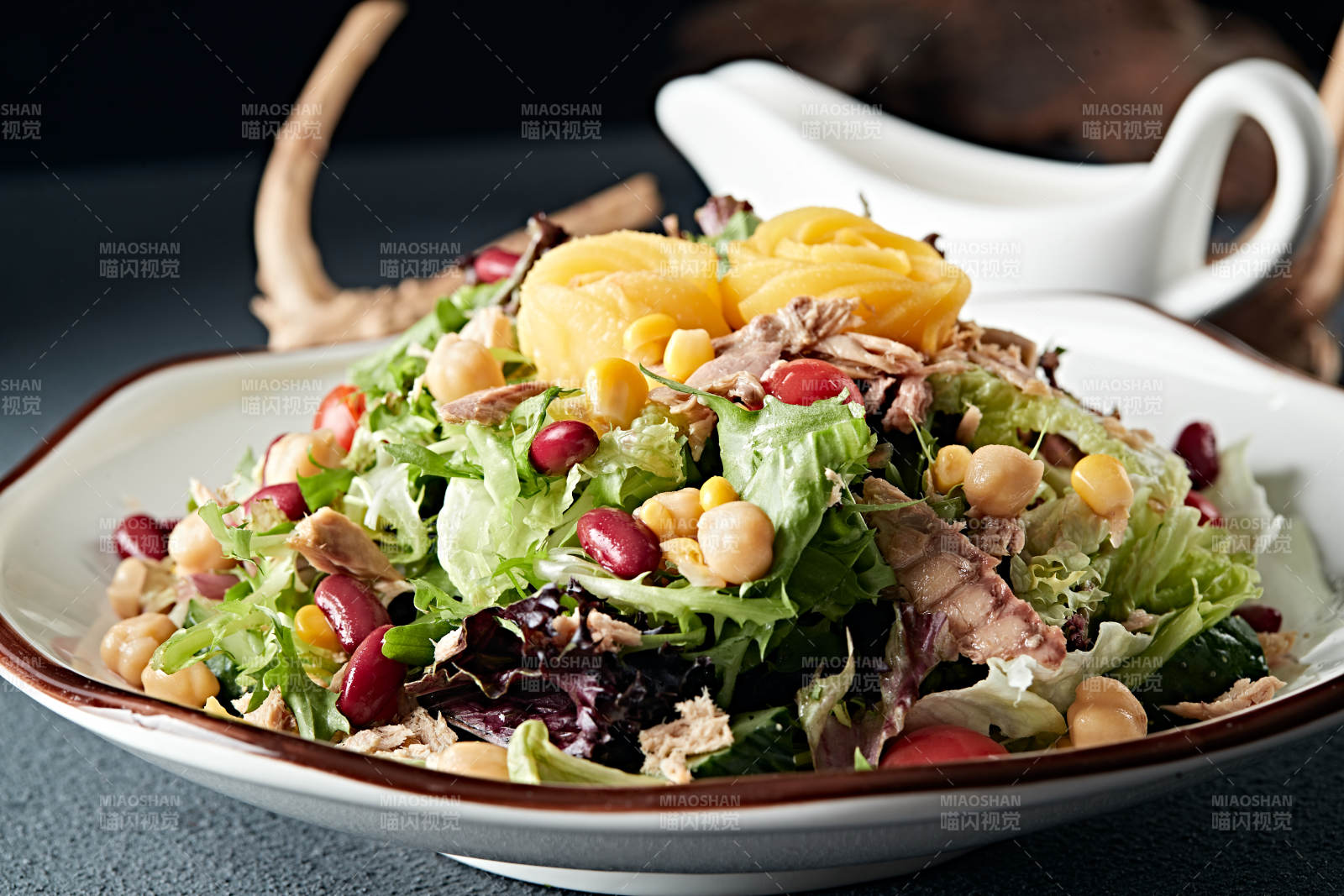 凯撒酱配生鲜蔬菜鸡肉沙拉图片