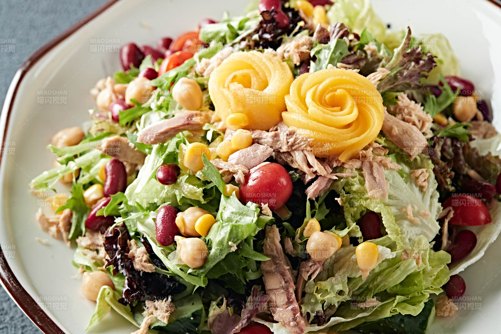 凯撒酱配生鲜蔬菜鸡肉沙拉图片