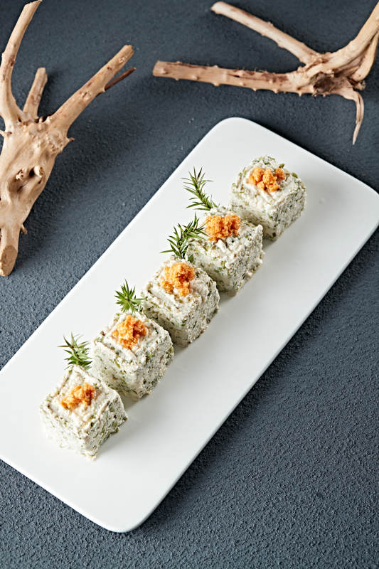 海胆肉配香椿拌豆腐图片