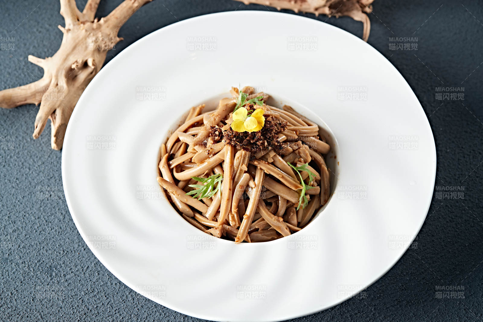 山西美食杂粮香辣桥面凉粉图片