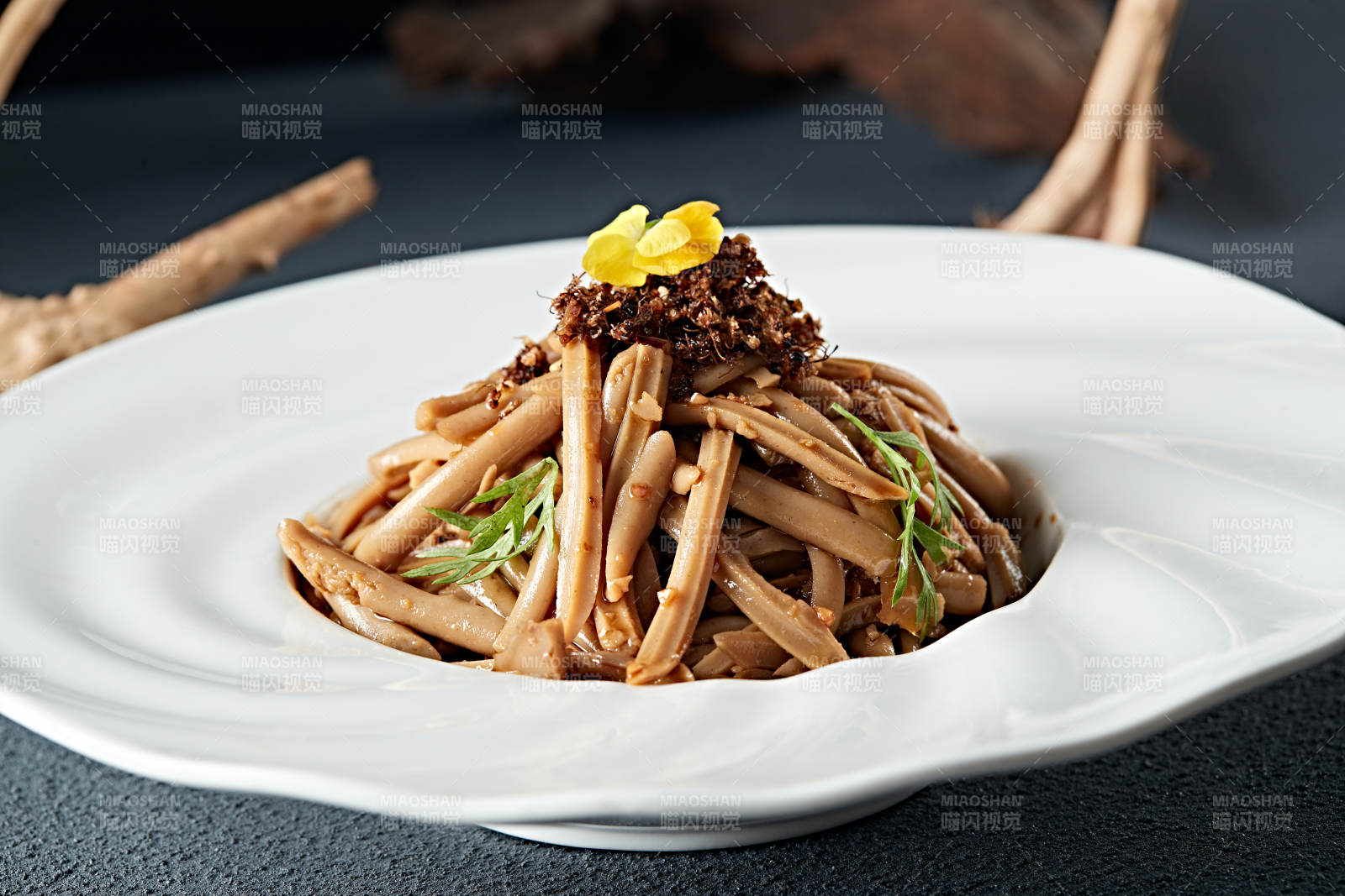 山西美食杂粮香辣桥面凉粉图片